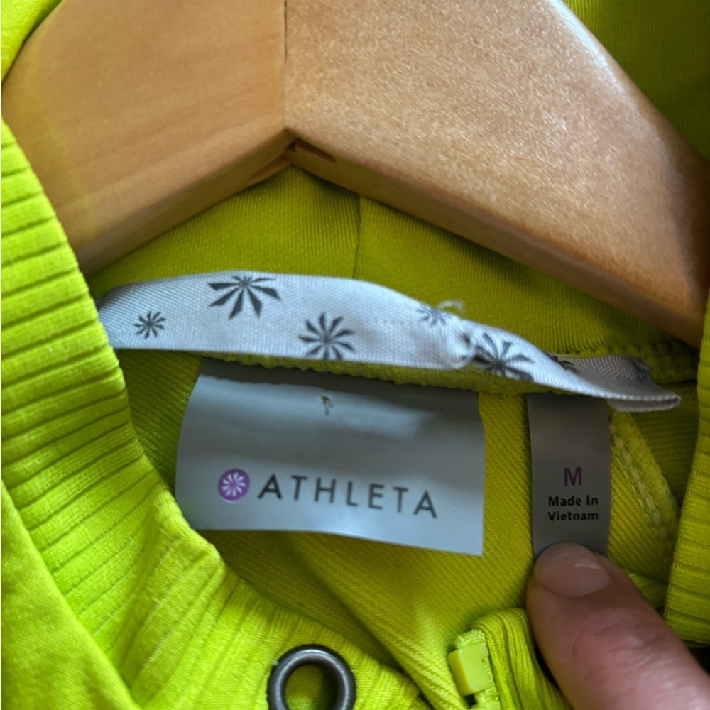 ATHLETA Vibrant Green/Yellow Zip-Up Hoodie with Ruching Front and Back. Medium. - Picture 4 of 5